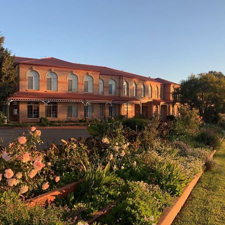 Heritage Motor Inn Гоулбёрн Экстерьер фото